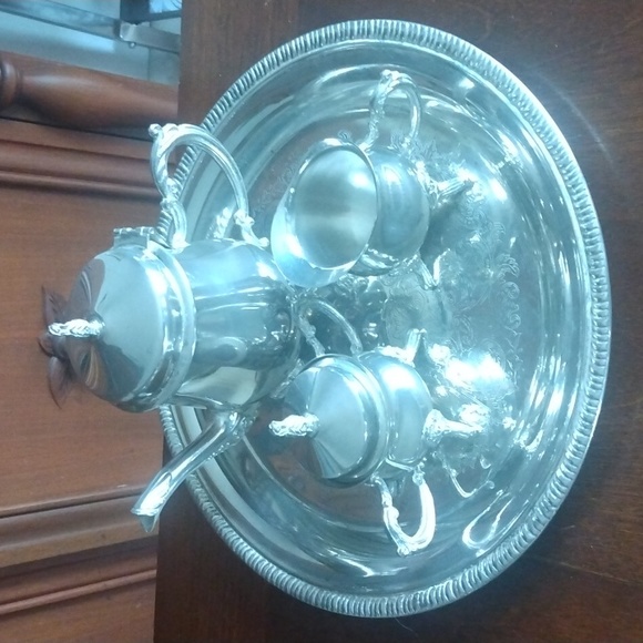 International Silver Company Vintage Small Teapot, Sugar bowl, creamer and tray - Picture 10 of 10